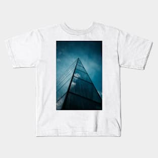 falling down, looking up Kids T-Shirt